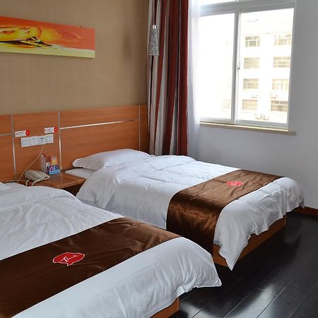 Thank Inn Chain Hotel Zibo Road Дун'їн Екстер'єр фото